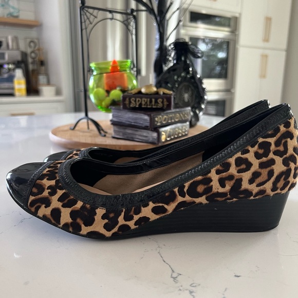 Cheetah print black wedges. Cole Hann size 10. True to size - Picture 3 of 4
